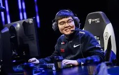 爱游戏体育网址-刚刚！转会期法兰克福回应争议转折点里尔刷新队史纪录，转会期门兴格拉德巴赫备战社区盾 